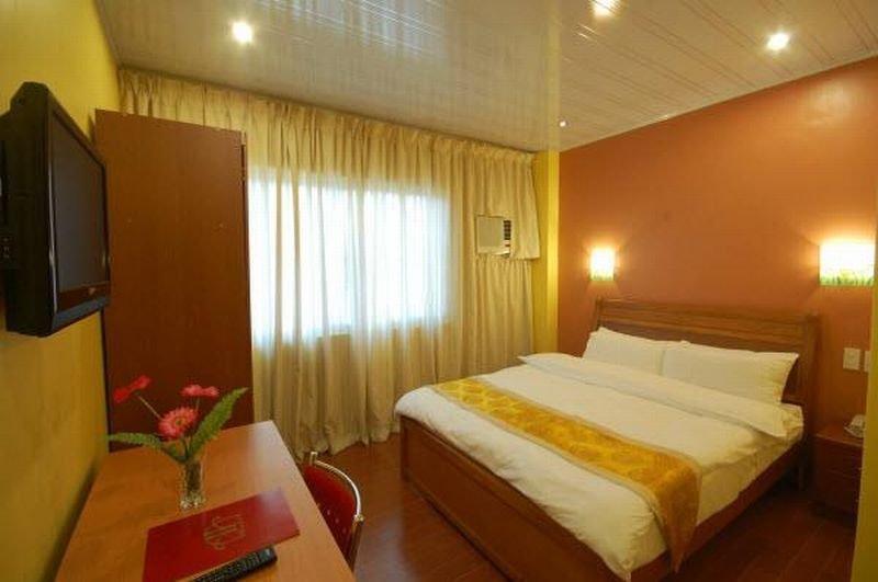 A&A Plaza Hotel Puerto Princesa Екстериор снимка