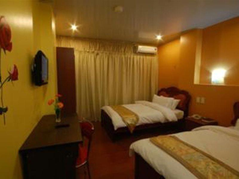 A&A Plaza Hotel Puerto Princesa Екстериор снимка