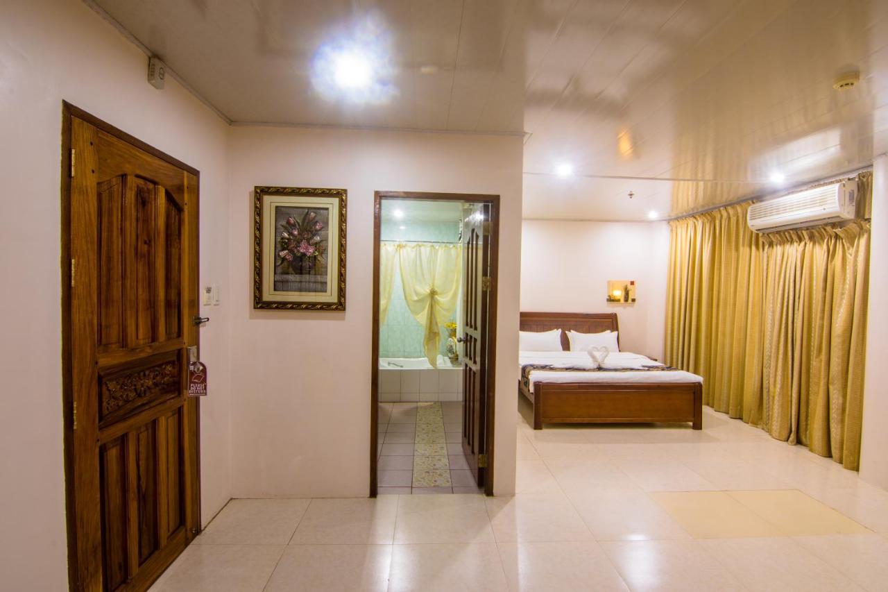 A&A Plaza Hotel Puerto Princesa Екстериор снимка